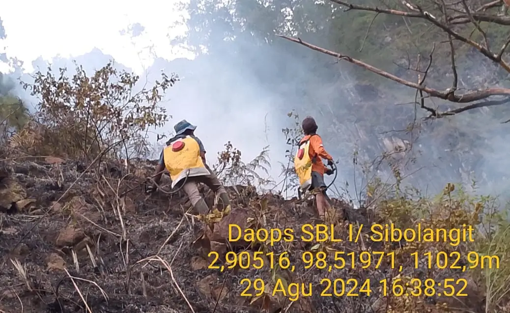 Kebakaran Hutan dan Lahan di Kabupaten Karo, Tim Gabungan Terus Melakukan Pemadaman
